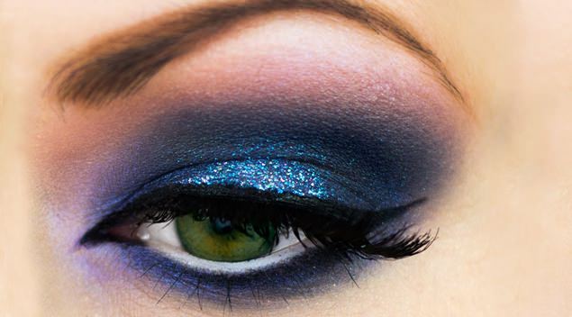 Вечерний макияж голубые глаза синее платье thumbnail
